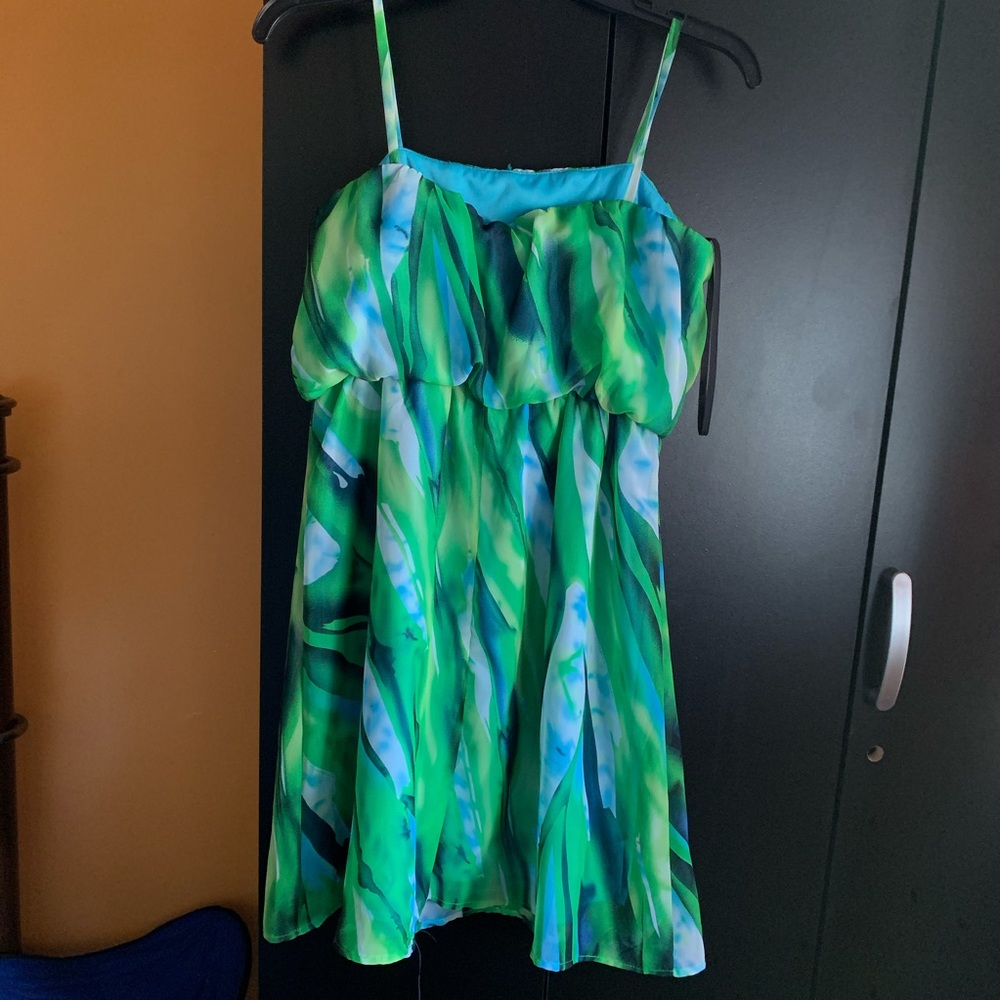 Green/blueish medium sized dress! - Picture 2 of 3